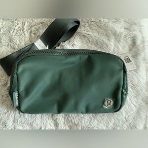 Medium forest/dark forest lululemon belt bag